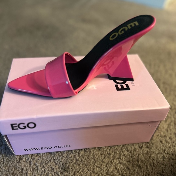 PAPRIKA POINTED PEEP TOE CUT OUT WEDGE HEEL MULE IN PINK PATENT - Picture 1 of 6